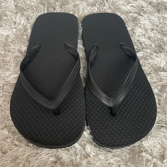 Boys Flip Flop Bundle - Size 2 / 3 - Picture 2 of 4